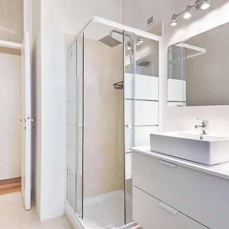 Apartment Porta Nuova Lusso 8 Minuti Dal Duomo Milan