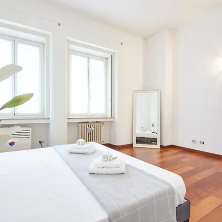 Apartment Porta Nuova Lusso 8 Minuti Dal Duomo Milan
